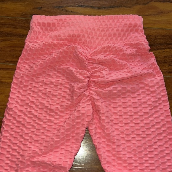 Pretty cotton candy pink leggings with scrunchie booty. - Picture 4 of 5